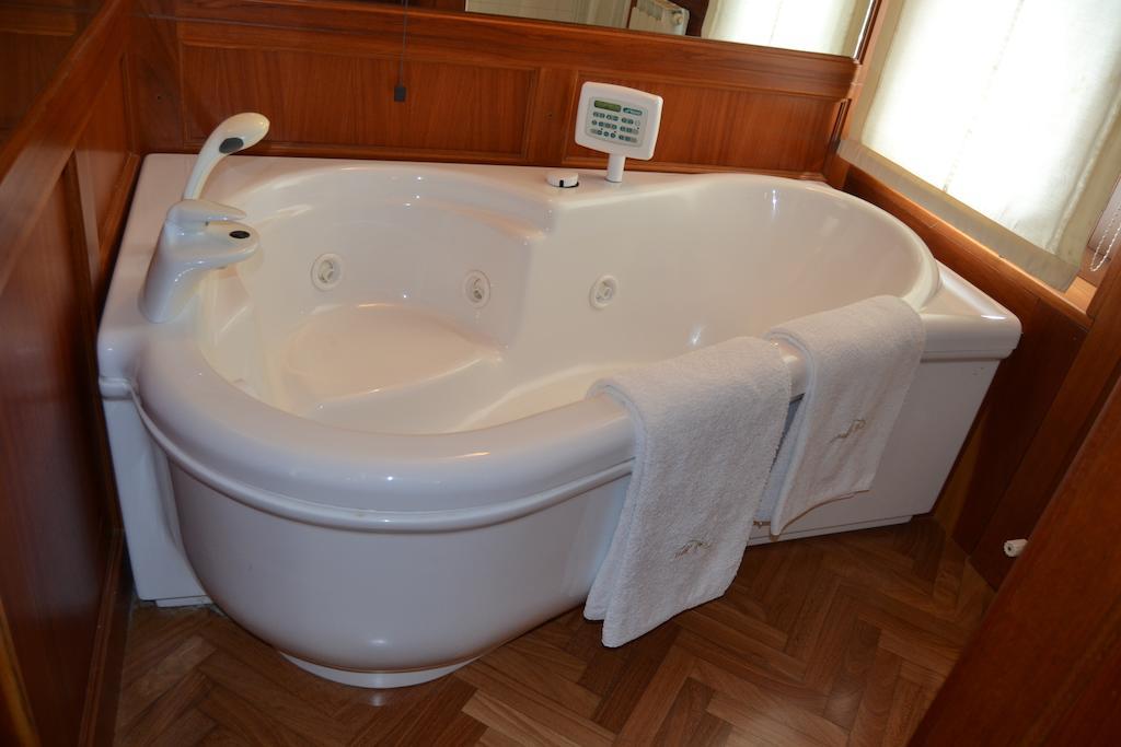 بيسكارا Villa Zagara Luxury Bed And Breakfast الغرفة الصورة